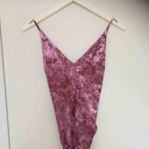  - Hm trend body purple sammet