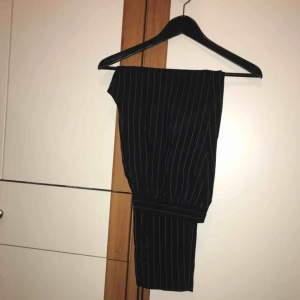  - Randiga byxor från Mango med dragsnöre i midjan!😋 