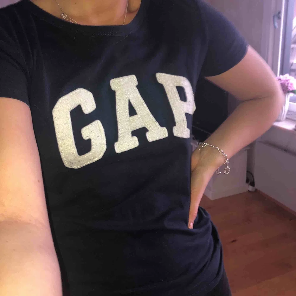 Gap t thirt, använder inte tröjan längre sö de e därför jag säljer den. T-shirts.