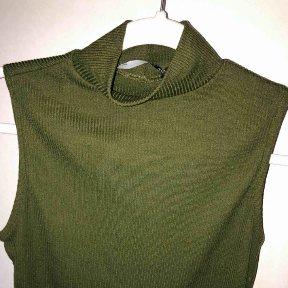Ett linne i jättefin grön färg som tyvärr inte kommer tillanvändning.. 💚 Köparen står för frakt! 🧡. Toppar.