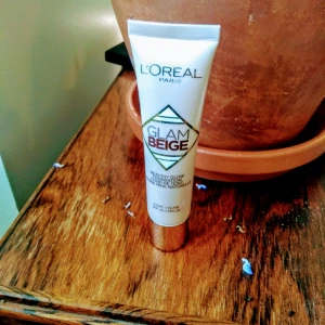  - Oanvänt foundation från L'Oréal. Säljer på grund av platsbrist.