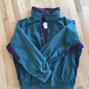  - Vintage Columbia jacka. Köpt på nätet, troligen från 90-tal. Bra skick. Vindtät.  Köpare står för frakt.