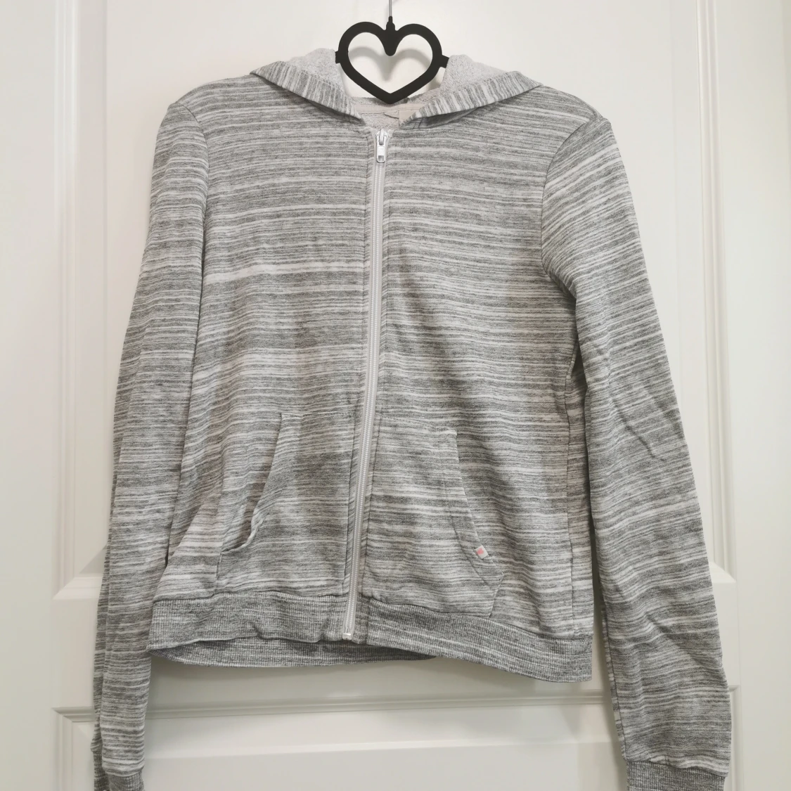 Gråmelerad luvtröja strl 170