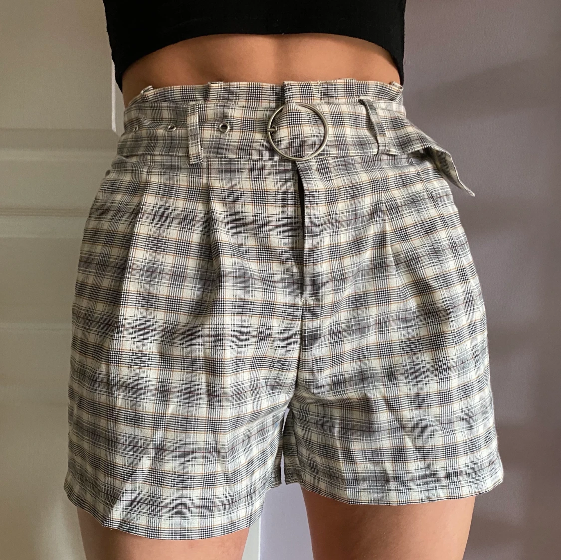 Rutiga shorts med skärp