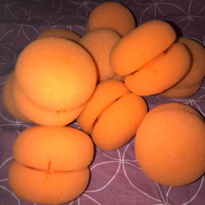 Rullar till håret  - Tio st ”rullar” till håret, endast testat några en gång :) 10kr + frakt 