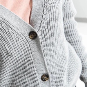 Tröja - Fin stickat tröja! Endast testad, frakt är inräknat i priset💕 strl m men passar mig med s