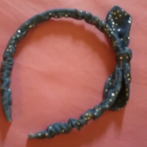 Hårband - Säljer mitt gamla hårband har inte andvändit det 2 gånger