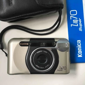  - En till kamera från min samling. Konica Z-up 70. Analog kompaktkamera, använder 35 mm film. Haft mycket trevligt med denna! Följer med fodral & manual.