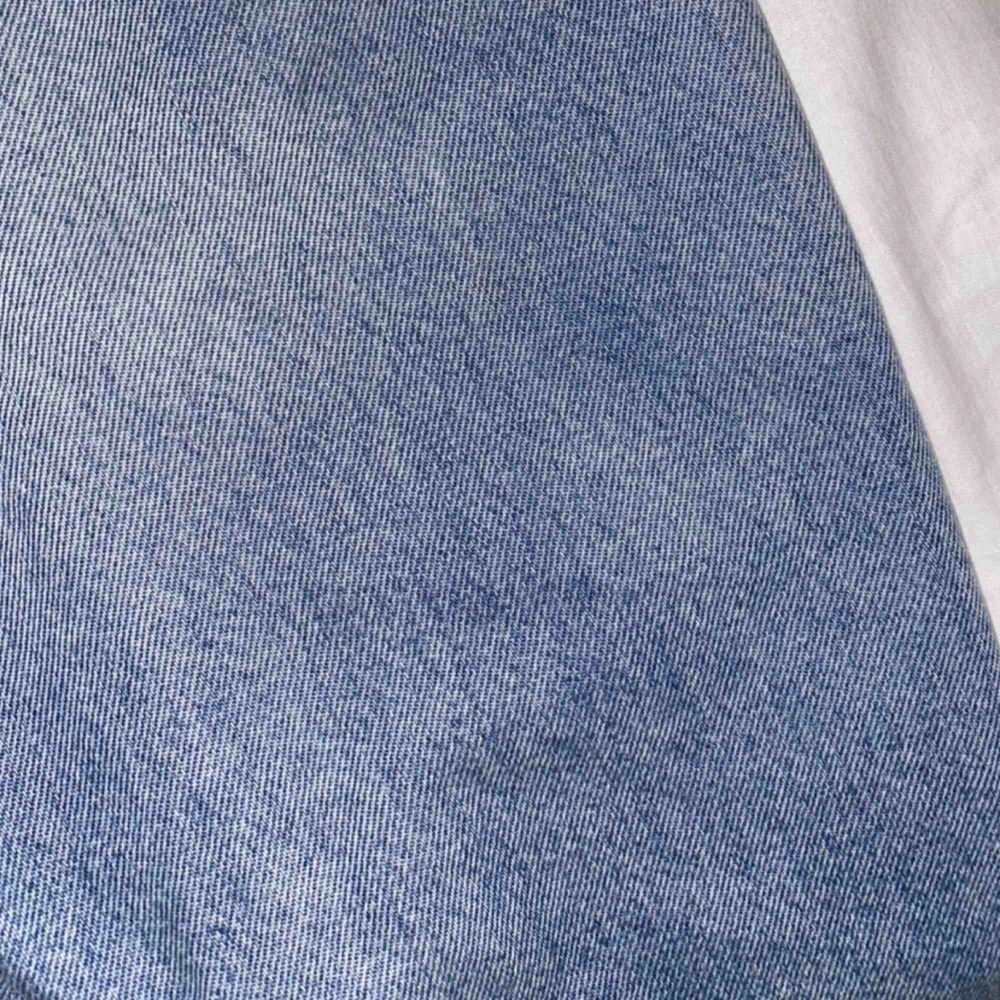 Supersnygga ACE byxor i air blue, bra skick och slutsålda på hemsidan och butik 💓 sista bilden visar färgen bättre. Jeans & Byxor.