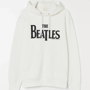 hoodie herr, oversized - jättefin beatles hoodie i stl xs från herravdelningen på h&m. inte använd ofta och är i bra skick🤍✨  buda!!