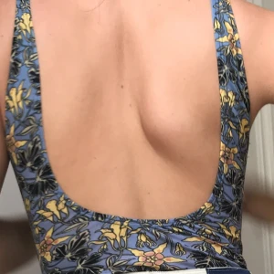 🌼mönstrad body med Cupor🌼 - Världens sötaste body, har tyvärr blivit för liten föe mig❤ har använt som body men kan nog användas som baddräkt också❤ Köpt i vintage butik på Irland! frakt inkl. i priset😊 Storlek S🌼