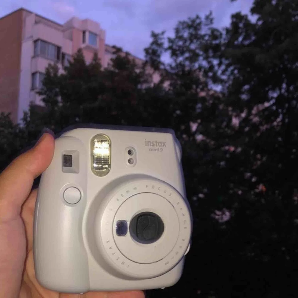 Säljer en Polaroid kamera för 500kr, Ordinarie 800!  Den funkar helt perfekt men tyvärr använder jag inte den. Köparen står för frakt✨. Övrigt.
