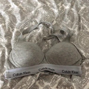 Calvin klein - Grå Calvin Klein bh, strl M