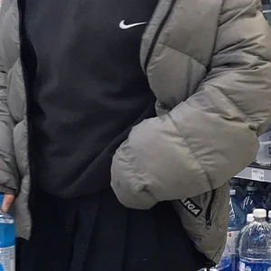 Tennis kjol - Säljer en populär tennis kjol den tredje bilden är den,vill ha såld fort så kan posta i morn💕den i e strlk xs-s du betalar frakt (billigare vid snabb affär)