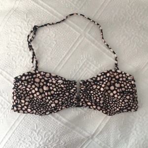 Bikinitopp, Björn Borg, strl M - Bikinitopp i storlek M. Skulle säga att den passar en person med B-kupa.