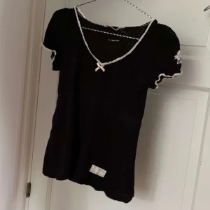 Söt topp från odd molly  - Söt topp i fint skick. Storlek 0 vilket motsvarar XS. 