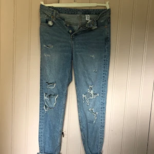 Jeans - Köparen står för frakten, hör av dig om du har fler frågor, köp gärna fler plagg för paketpris❤️🥰