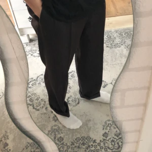 Vida kostymbyxor - Vida sköna kostymbyxor som jag haft ett tag, jag är 178cm och dom passar perfekt i längden då, är man kortare kan man alltid vika upp en extra gång