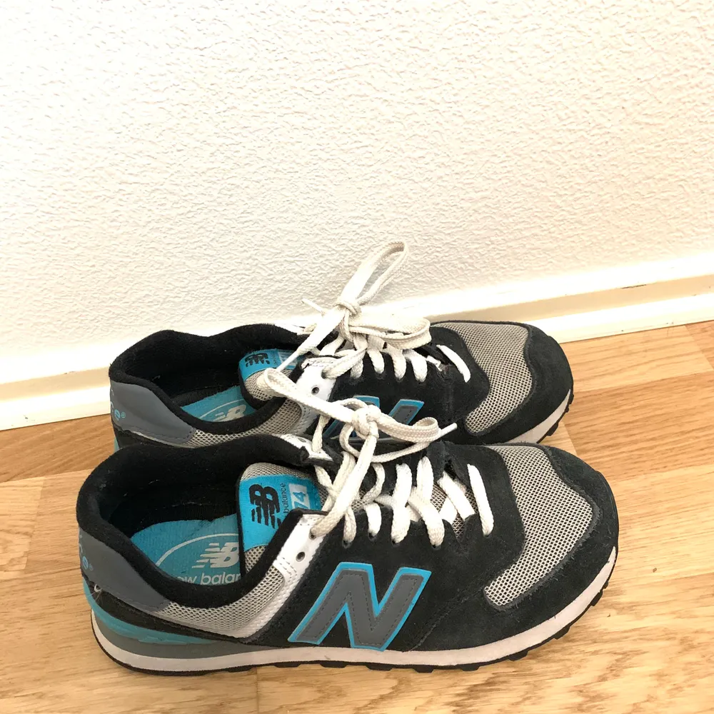 New Balance-skor i storlek 37.  Ljusblåa detaljer. . Skor.