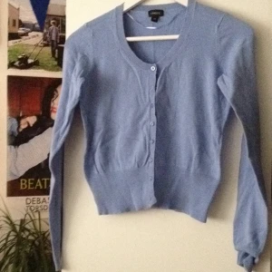  - Duvblå bomullskofta