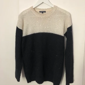 Så snygg Tommy Hilfiger tröja 💞 - Super nice lite glittrig Tommy Hilfiger tröja i st S. Nypris runt 2000 mitt pris 450. Köparen bet frakten. 