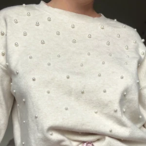 Chiquelle Crème ”pärl-tröja” - Använd ett fåtal gånger, i stort sett nyskick