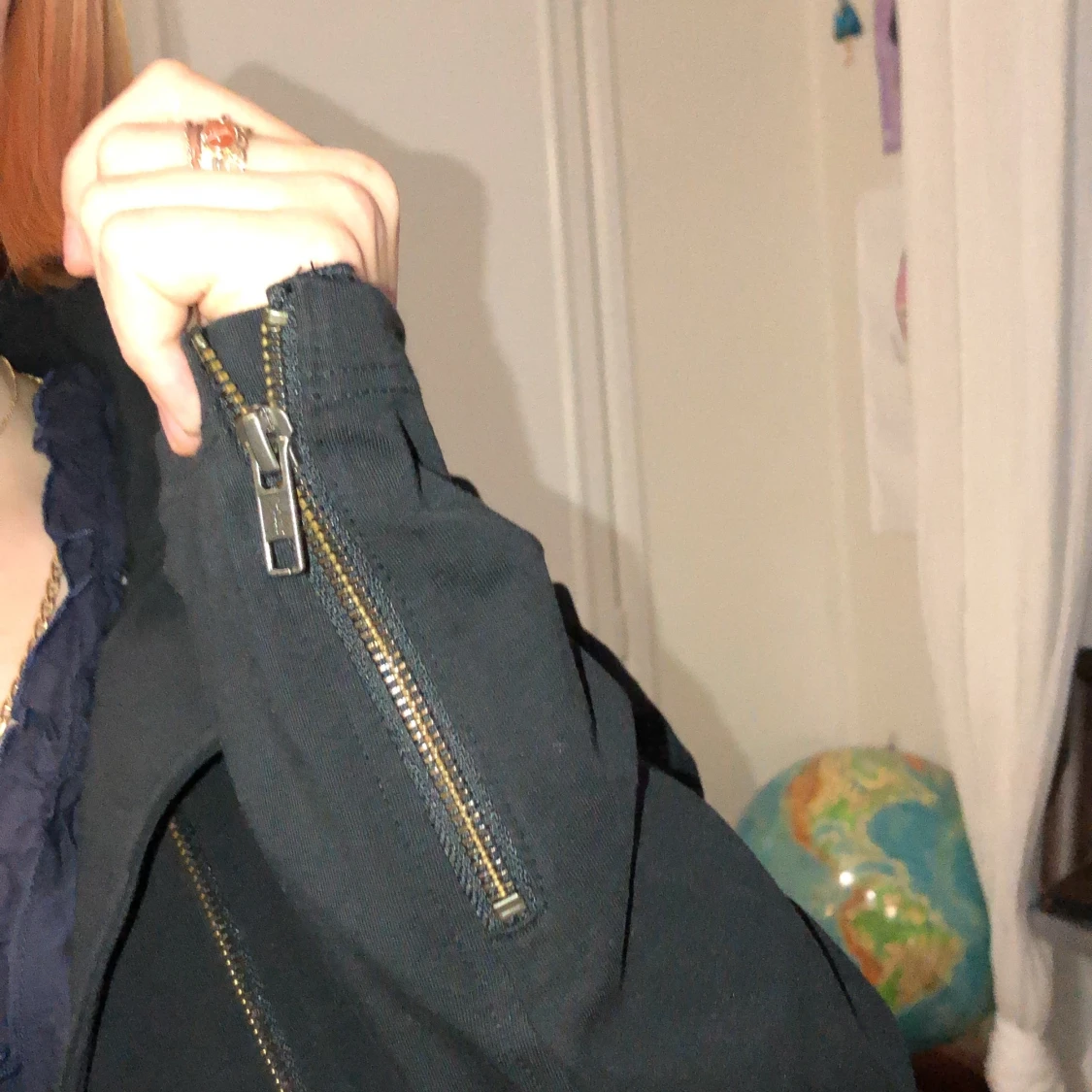 Svart jacka med dragkedja - 91