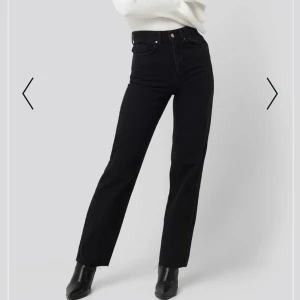 NAKD jeans - Queen of jetlags x NAKD. Nypris 500kr. Hög midja med raka ben. Strl 36 🥰