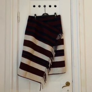 H&M Studio A/W 2019 wool blend skirt - Special collection from H&M! Wool blend, asymmetrical skirt. Free delivery within Stockholm. Payment by Swish.