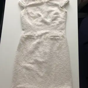 Vit tweed-klänning storlek small