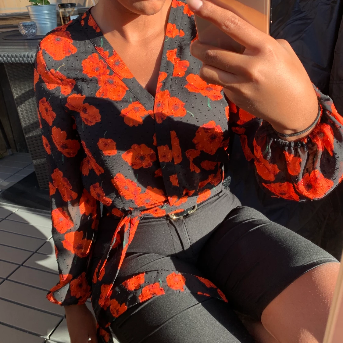 Blommig kort blus  - 91