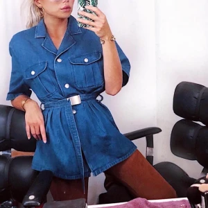 Vintage jeansskjorta med bälte  - Vintage jeansskjorta med bälte