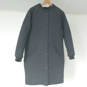  - Vinterjacka från Monki i strl M. Knappt använd så är i väldigt fint skick! Kan avhämtas i Göteborg eller skickas!