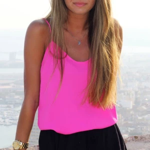  - Ett rosa linne från Gina Tricot. Knappt använd. 