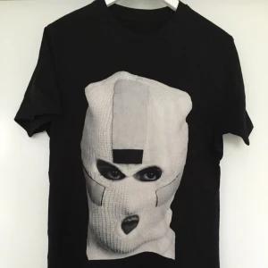  - Snygg fet Silvana T-shirt!!!!! Det står storlek L på den men är mer som en M i fint skick!✨✨✨💕