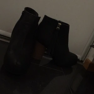  - Supersnygga vårskor från DinSko! Köpte för ett tag sedan men använder dem aldrig längre. Använda några gånger. Pris kan sänkas vid snabb affär!! 