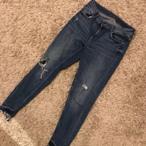  - Säljer ett sällan använda jeans har så många andra! Möts upp. Sitter som en smäck, stretchiga, super sköna! Vill ni få fler bilder så meddela mig. 