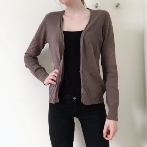  - Brun kofta i riktigt bra skicka från Esprit 🍀 mysigt typ, knappt använd ~ frakt tillkommer