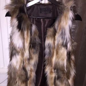  - En väst från only i bra skick