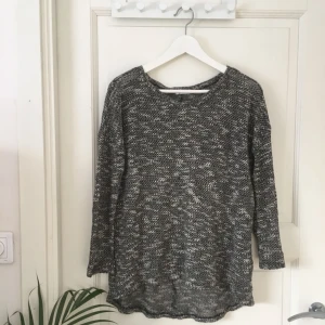  - Supermysig, stickad tröja från Cubus. Kan hämtas upp i Norrköping eller Katrineholm, annars betalar köparen frakt✨