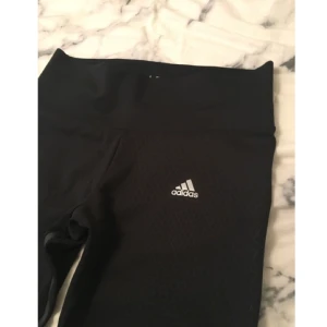  - Adidas techfit compression tights som tyvärr är för stora för mig, endast testade✨ 300kr ink frakt ❗️tar bara swish❗️