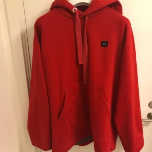  - Helt ny!  ACNE FLORIDA red, modellen finns ej att köpa i butik längre. 
