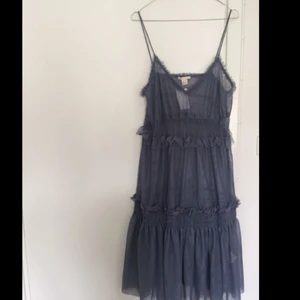  - Transparent klänning i mesh från H&M. Köparen står för frakt✨