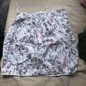  - Somrig kjol (aldrig använd)