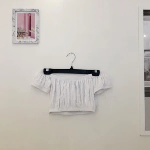  - Croppad off shouder topp! Från ASOS, aldrig använd 