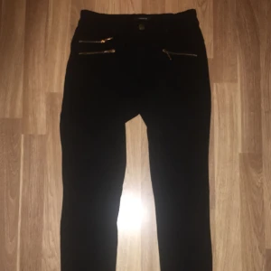  - Byxor från promod