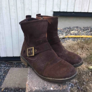  - Snygga höstskor i mocka-liknande material, köpta i Spanien. 