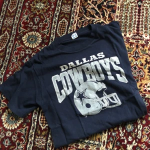  - Secondhand tshirt från beyondretro  Köparen står för frakten ✨✨