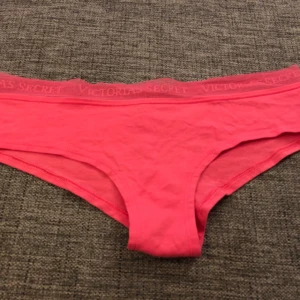  - Super snygga Nya oanvända Victoria secret trosor Tyvärr fel storlek. Passar även en S 