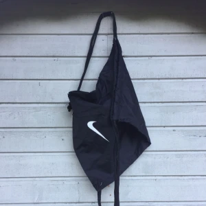  - Snygg påse från Nike, köparen betalar frakt ✨